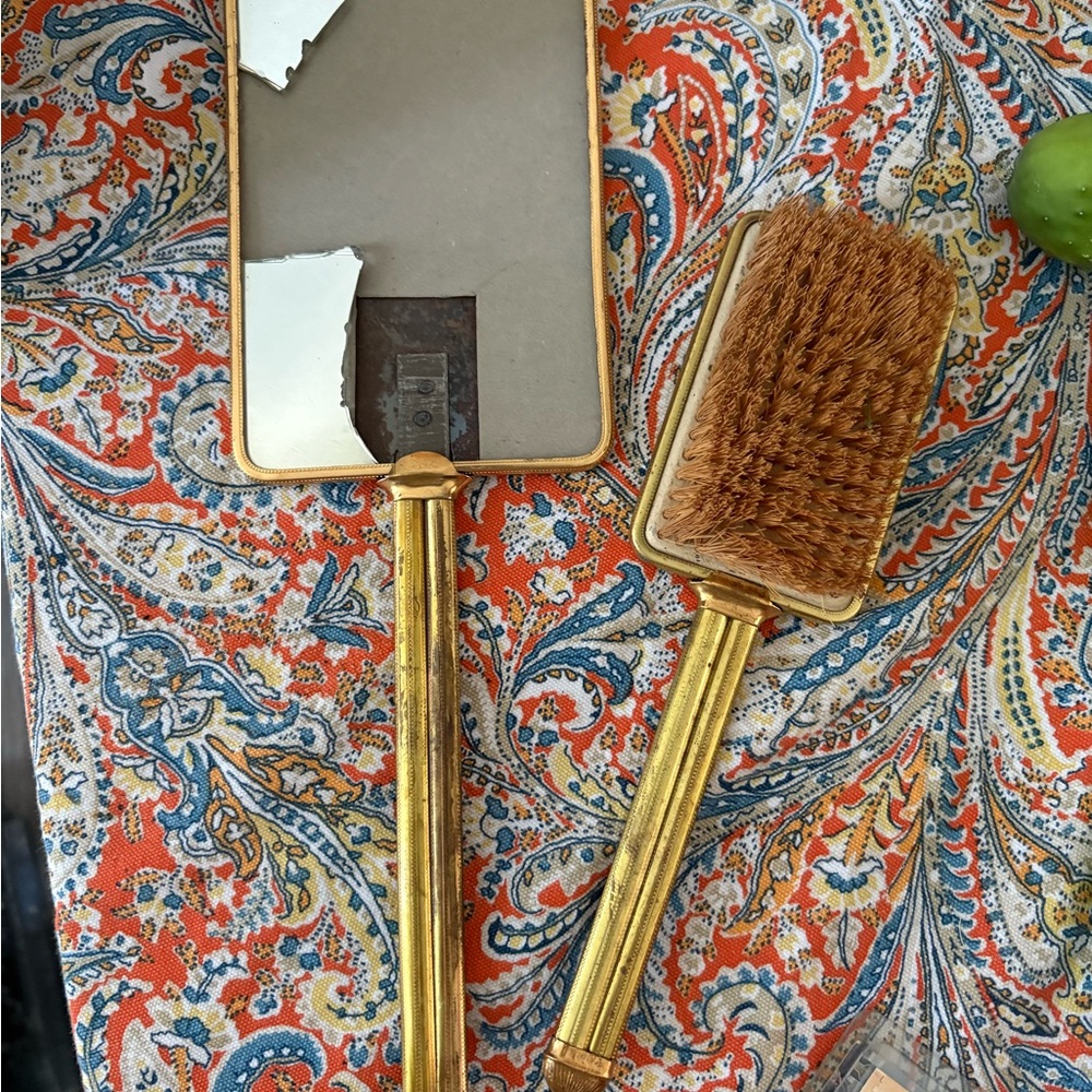 Elegant Vintage Gold  Brush and Mirror Set